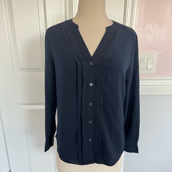Banana Republic Classic Fit V-Neck Navy Blue Women’s Blouse Size SP - Picture 2 of 13